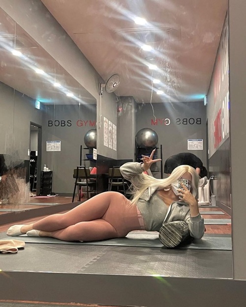 운동하는 여자는
