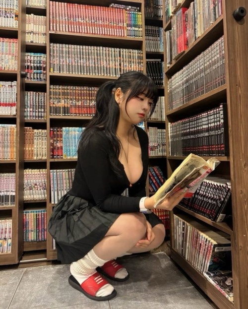 만화책보는언니