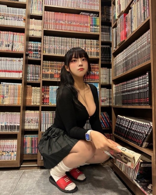 만화책보는언니
