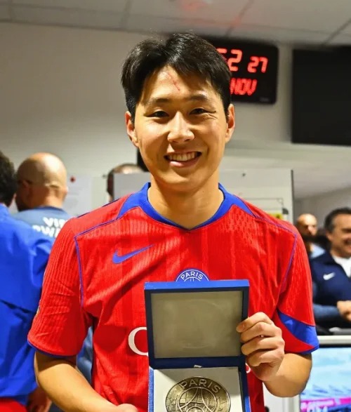 이강인 연일 존재감 폭발하며 PSG와 대표팀 모두 빛냈다