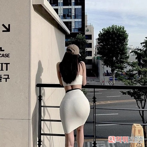 넙쩍한 엉덩이가 일품이네