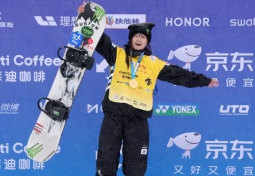 고교생 최가온, 스노보드 월드컵 예선 1위…결선서 ‘올림픽 챔피언’ 클로이 김과 맞대결